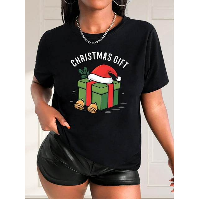 Camiseta para mujer veranoFestive Christmas Gift Graphic T-Shirt - 100% Polyester Casual Crew Neck Tee with Medium Stretch - Seasonal Santa Hat & Green Present Design - Women's Spring/Summer/Fall To