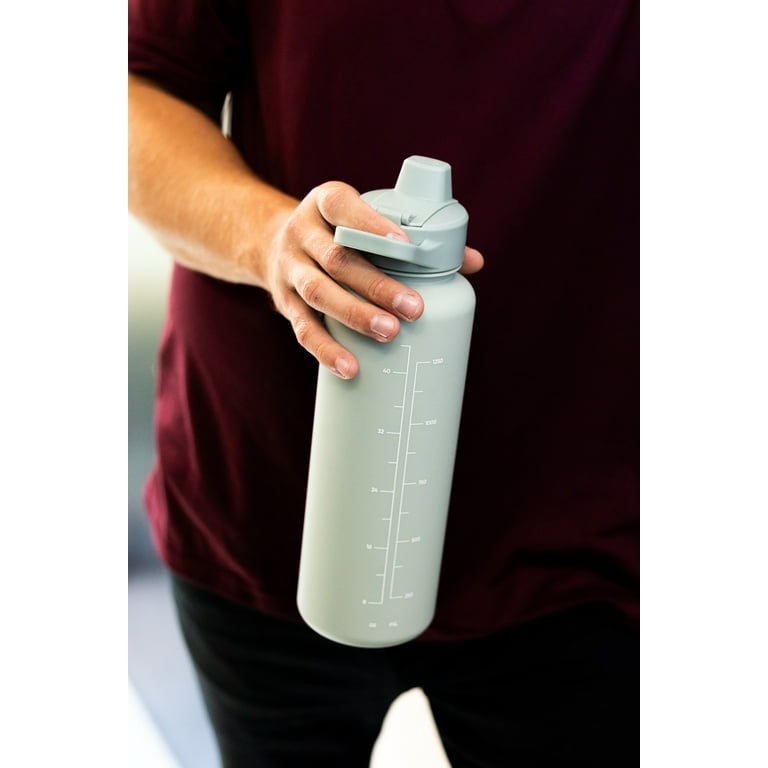 Simple Modern 18 fl oz Stainless Steel Summit Water Bottle with Silicone  Straw Lid
