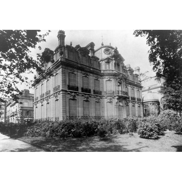 Paris: Maison Privée, 1872. /Nl'Hotel Emile Menier. Maison Privée Construite en 1872 Près du Parc Monceau. Affiche Imprimée par (18 x 24)
