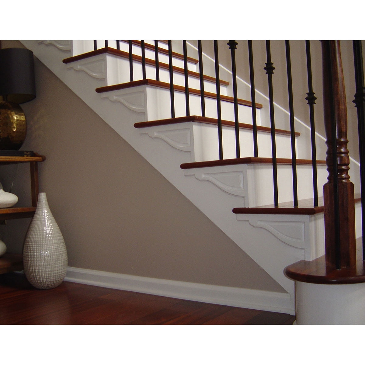 11 3/4"W x 7 3/8"H x 1/2"D Large Traditional Stair Bracket, Left