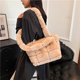 thumbnail image 5 of Bolso Esponjoso Lindo Nube Con Clip Felpa Suave Y Cruzado Un Hombro para Mujer (Caqui), 5 of 9
