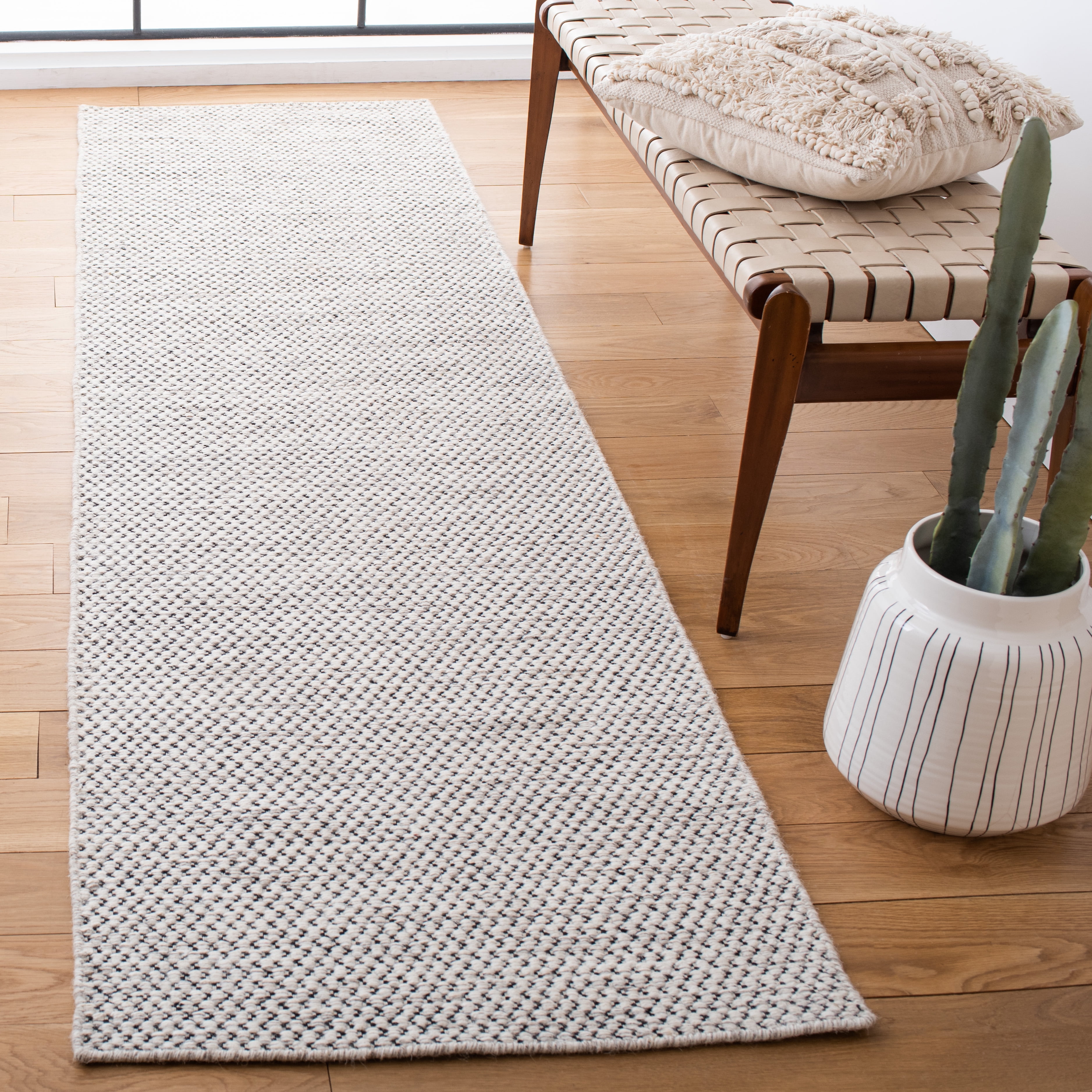 SAFAVIEH Kilim Walton Solid Runner Rug, Ivory, 2'3" x 9'