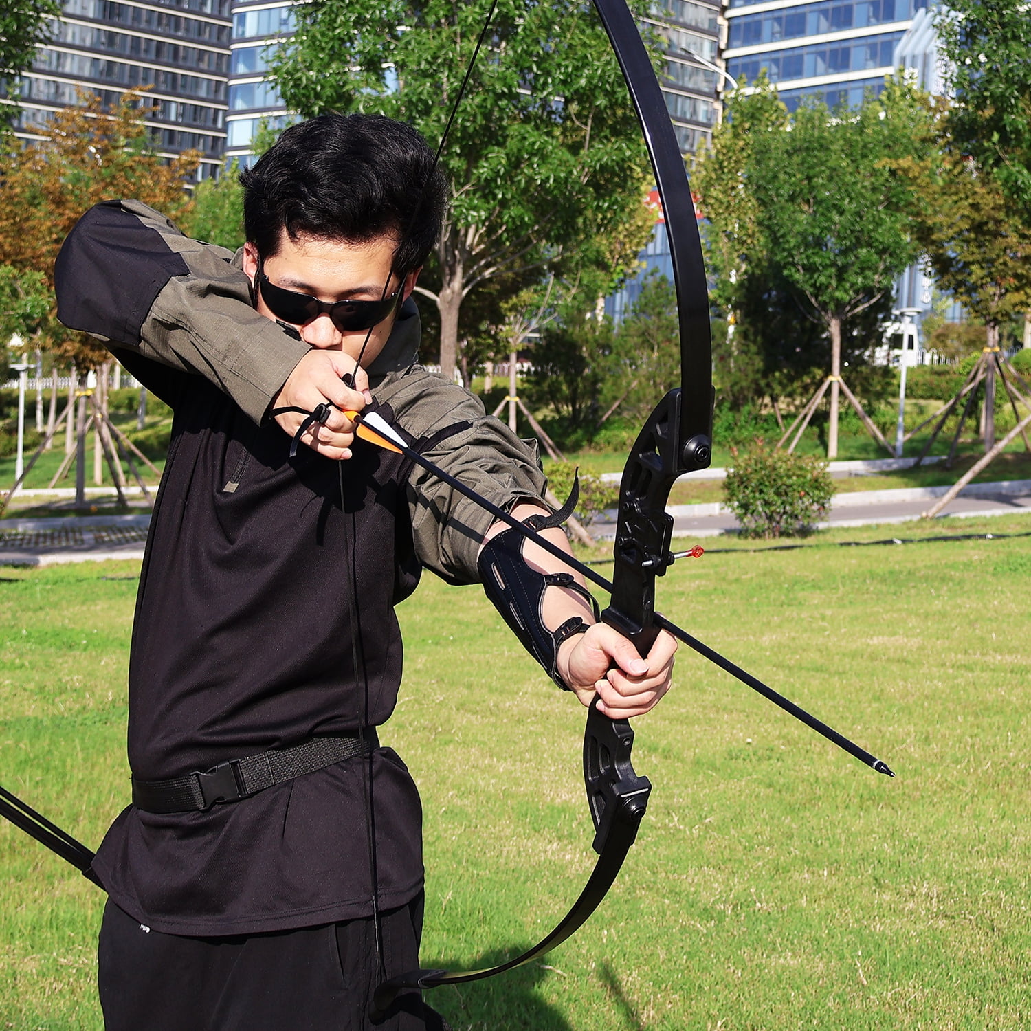 Clianle Recurve Bow Set, Outdoor Hunting and Target Practice Bow, 30 Lbs, Black