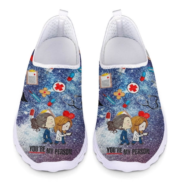 Zapatos de enfermería con estampado de enfermera de dibujos animados en degradado, antideslizantes, para estudiantes, zapatillas para correr, ligeras y combinables, mocasines planos de malla para niña