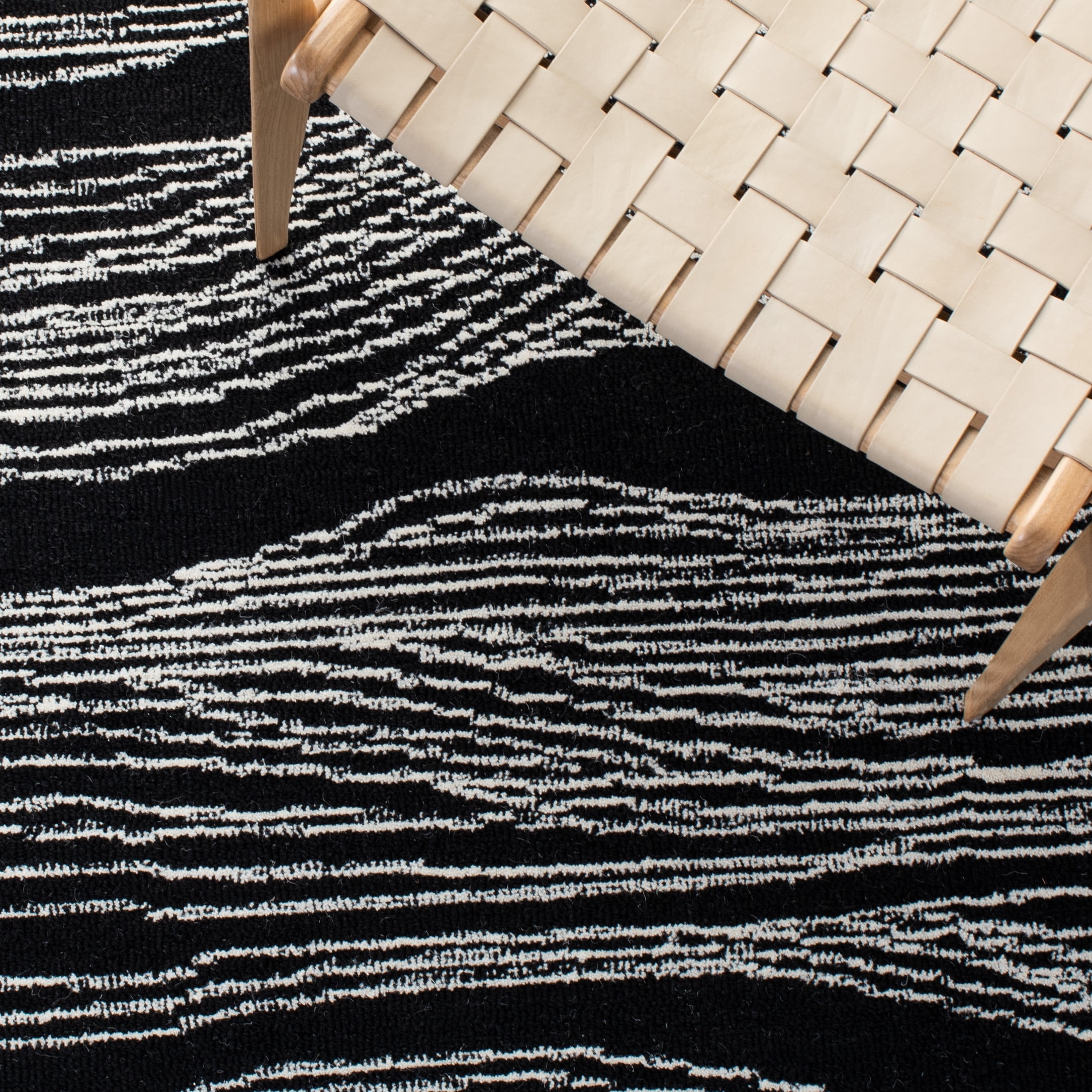 SAFAVIEH Metro Bridget Abstract Area Rug, Black/Ivory, 4' x 6'