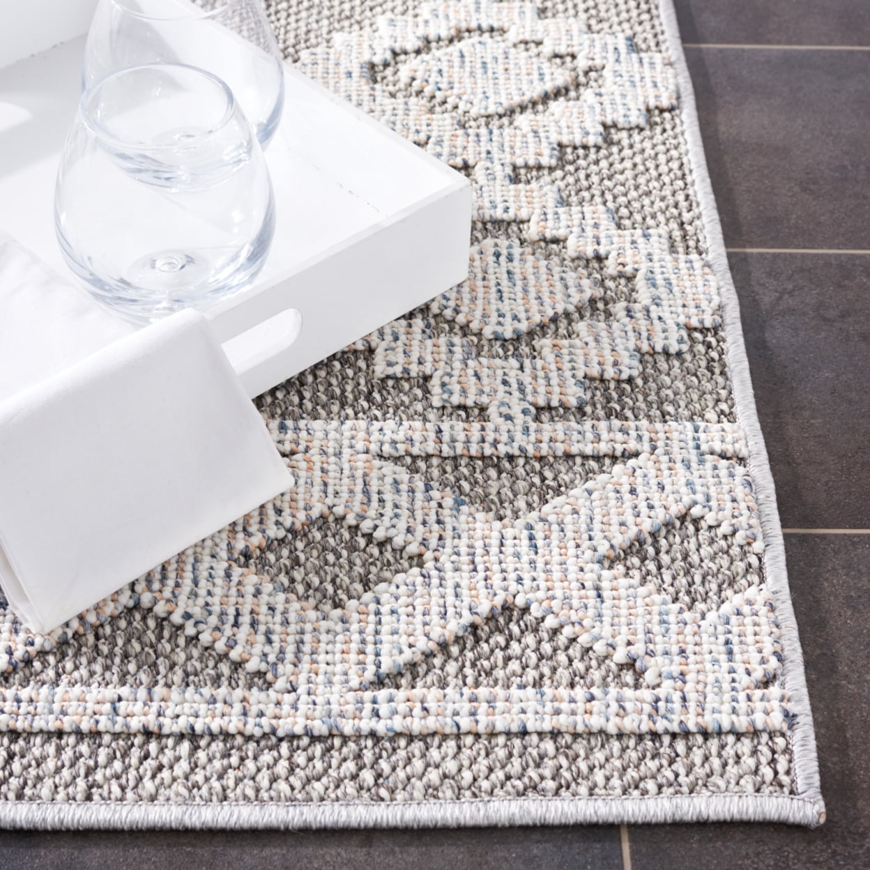 SAFAVIEH Global Paylynn Diamond Indoor/Outdoor Area Rug, Grey/Ivory, 5'3" x 7'6"