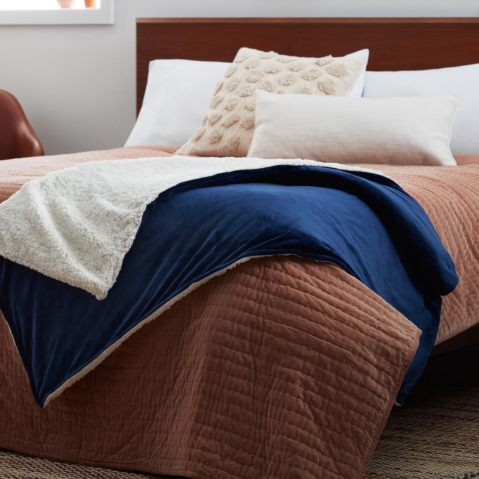 Rest Haven Weighted Blanket Cover, Twin Size (36" x 48"), Navy/Ivory Sherpa