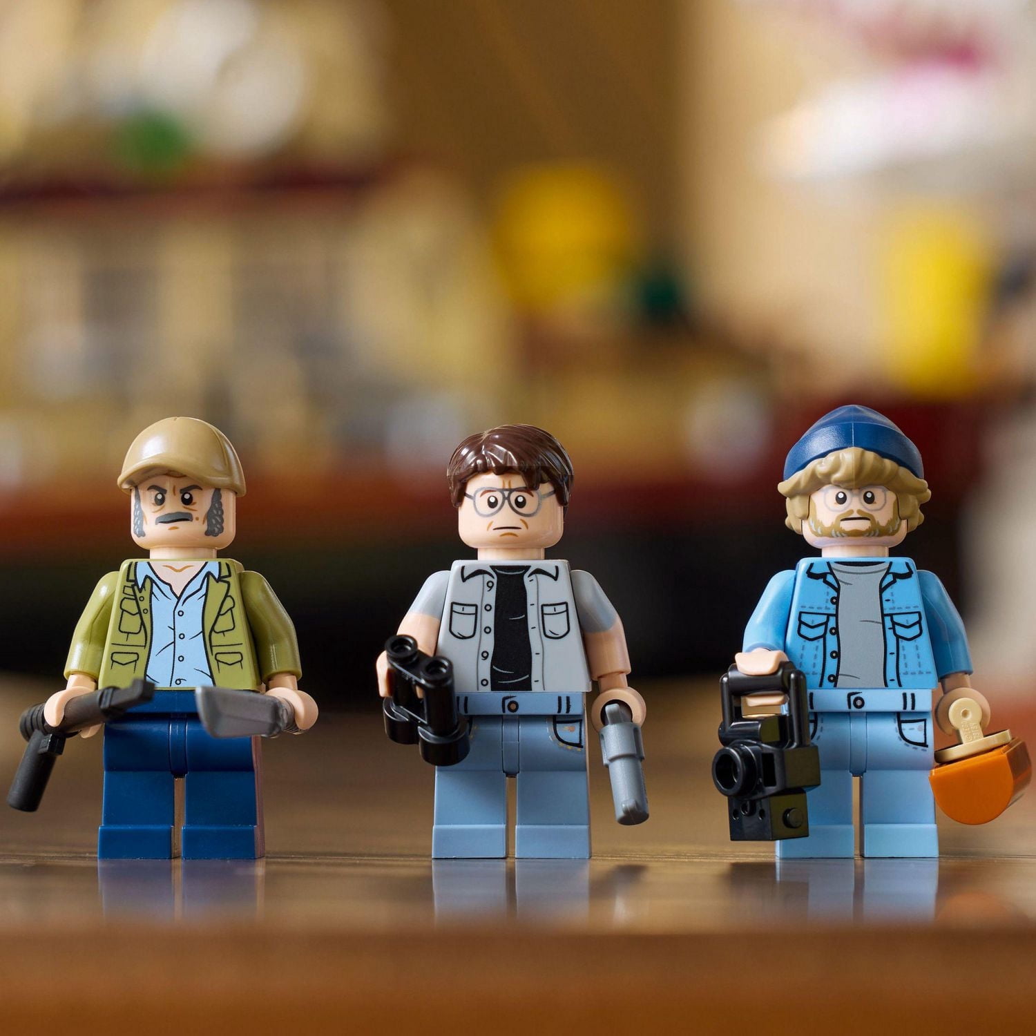 LEGO Ideas Jaws Set - Diorama Kit for Fans of the Movie - Shark Toy with Boat and 3 Minifigures - 21350