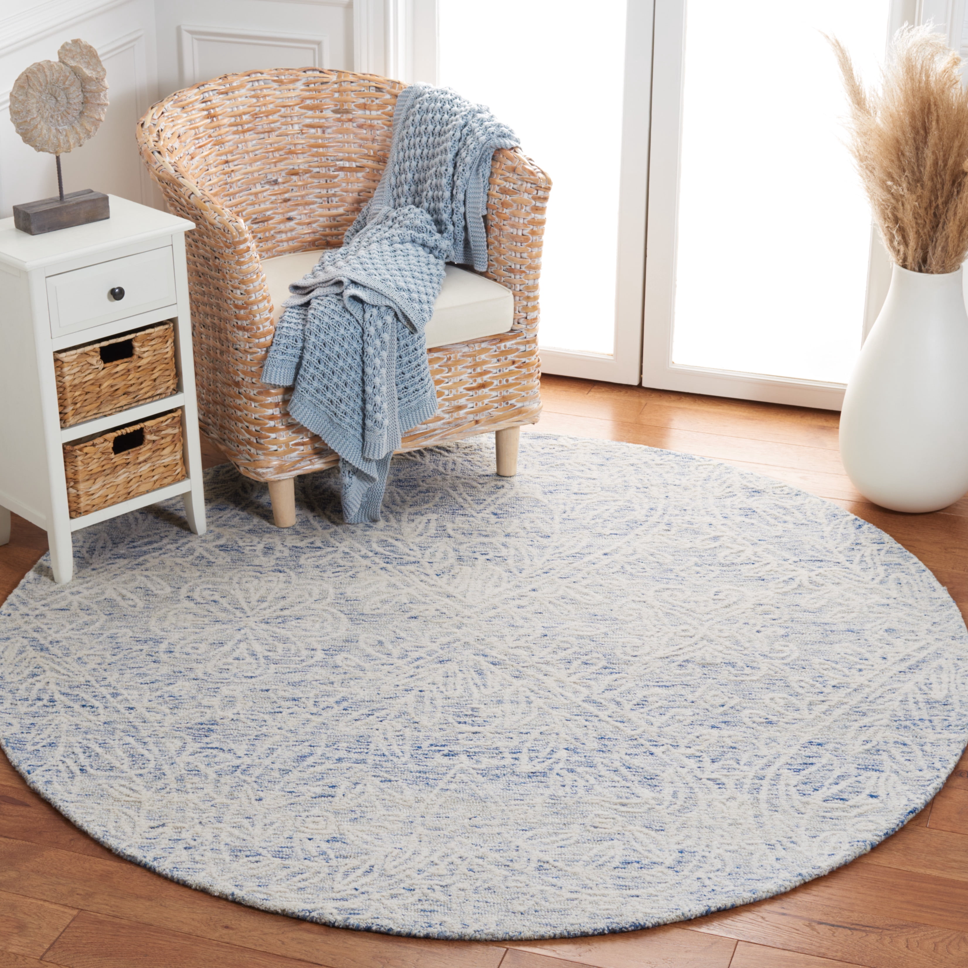 SAFAVIEH Metro Glanville Medallion Area Rug, Blue/Ivory, 6' x 6' Round