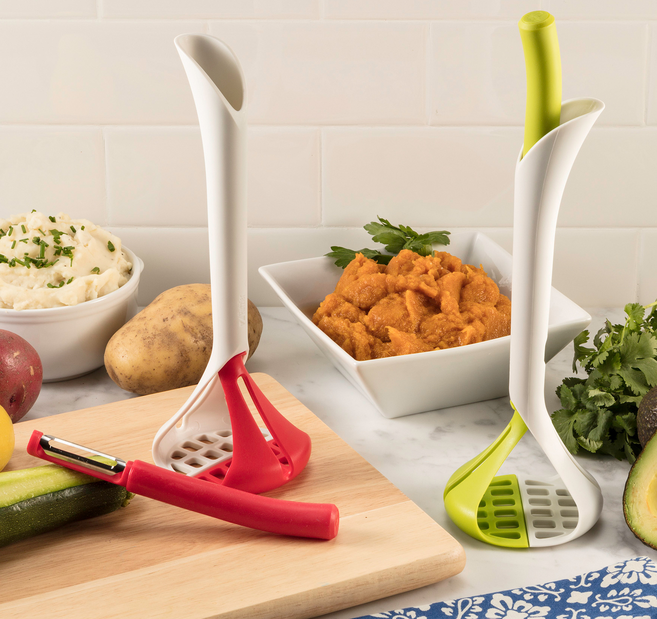 Hutzler Peel 'n Mash, Potato Masher Red
