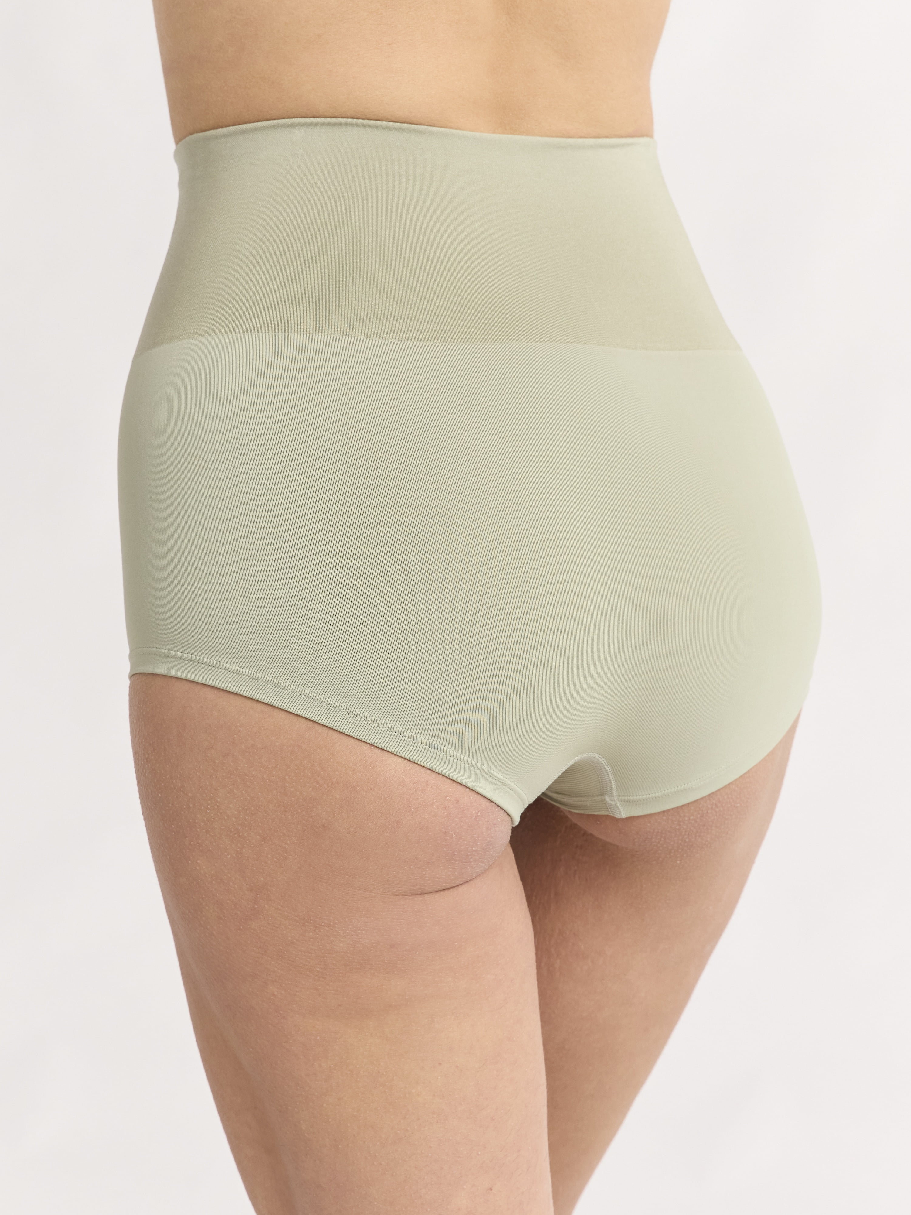 Joyspun Women's Everyday Seamless Smoothing Boyshort, Sizes S-XXXL