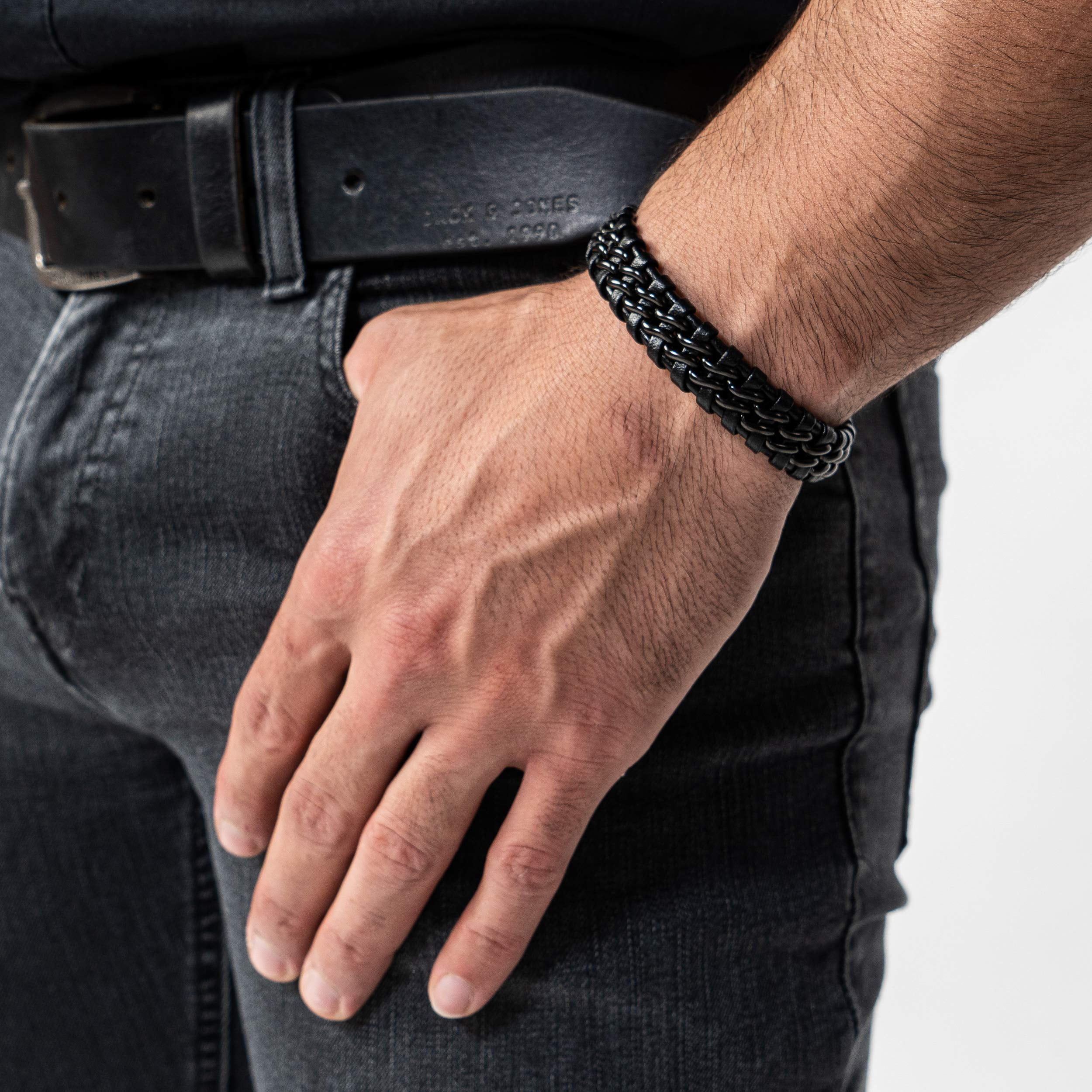 SERASAR Leather Bracelet for Men "Steel" with stainless steel magnetic closure, Black 20cm, including gift box