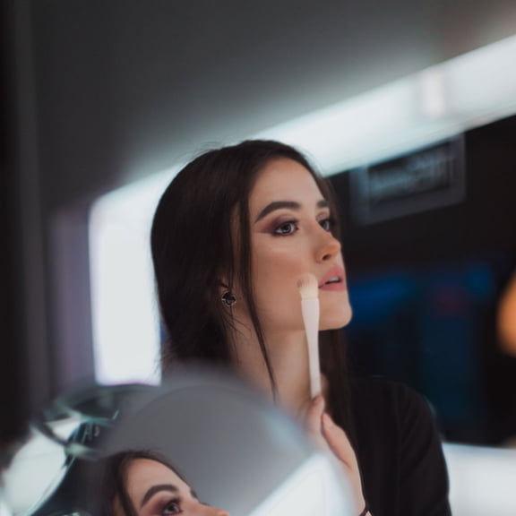 WEUVEB Makeup Brushes Portable Retractable Fiber 1Pcs for Travel Home Use White