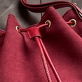 thumbnail image 1 of Bolso Tipo Cubo Ante para Mujer Hombro Con Correa Ajustable Y Borla El (vino) Rojo, 1 of 9