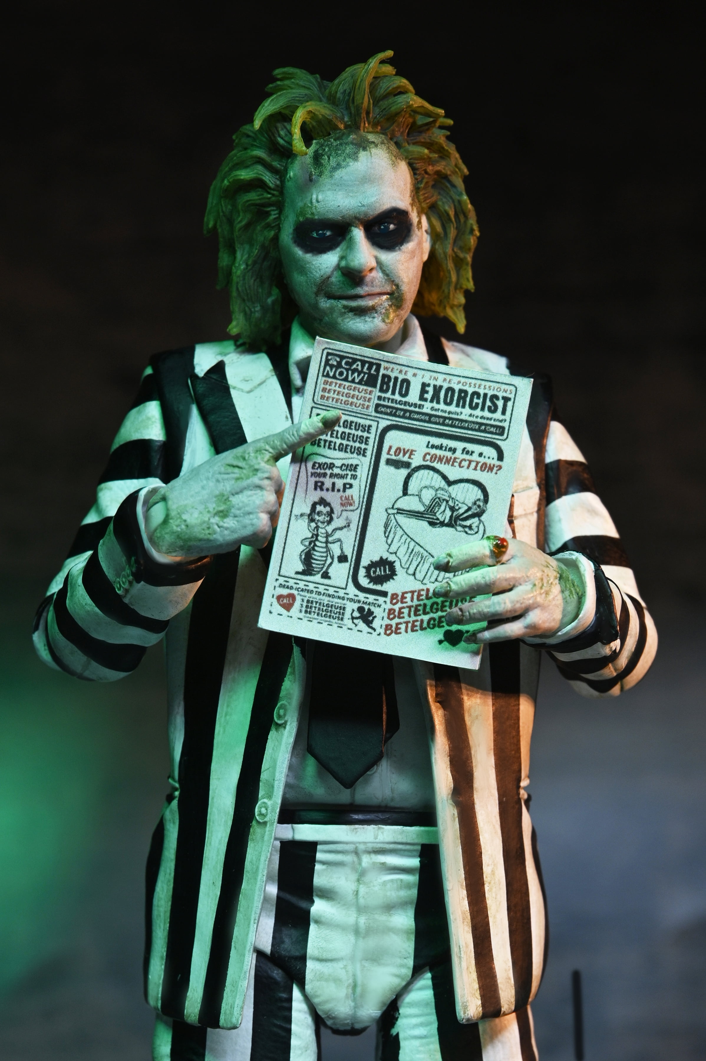 NECA Beetlejuice Beetlejuice (2024): Striped Suit Beetlejuice Ultimate Action Figure with Interchangeable Heads and Hands (7")