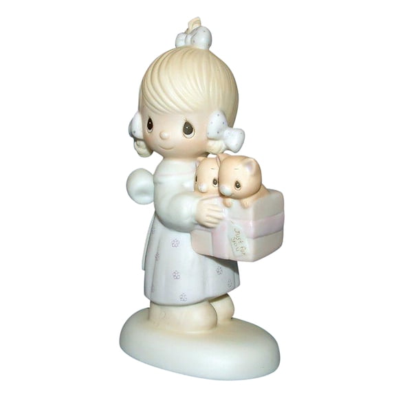 Precious Moments Figurine: E-3120 To Thee with Love (5.7")