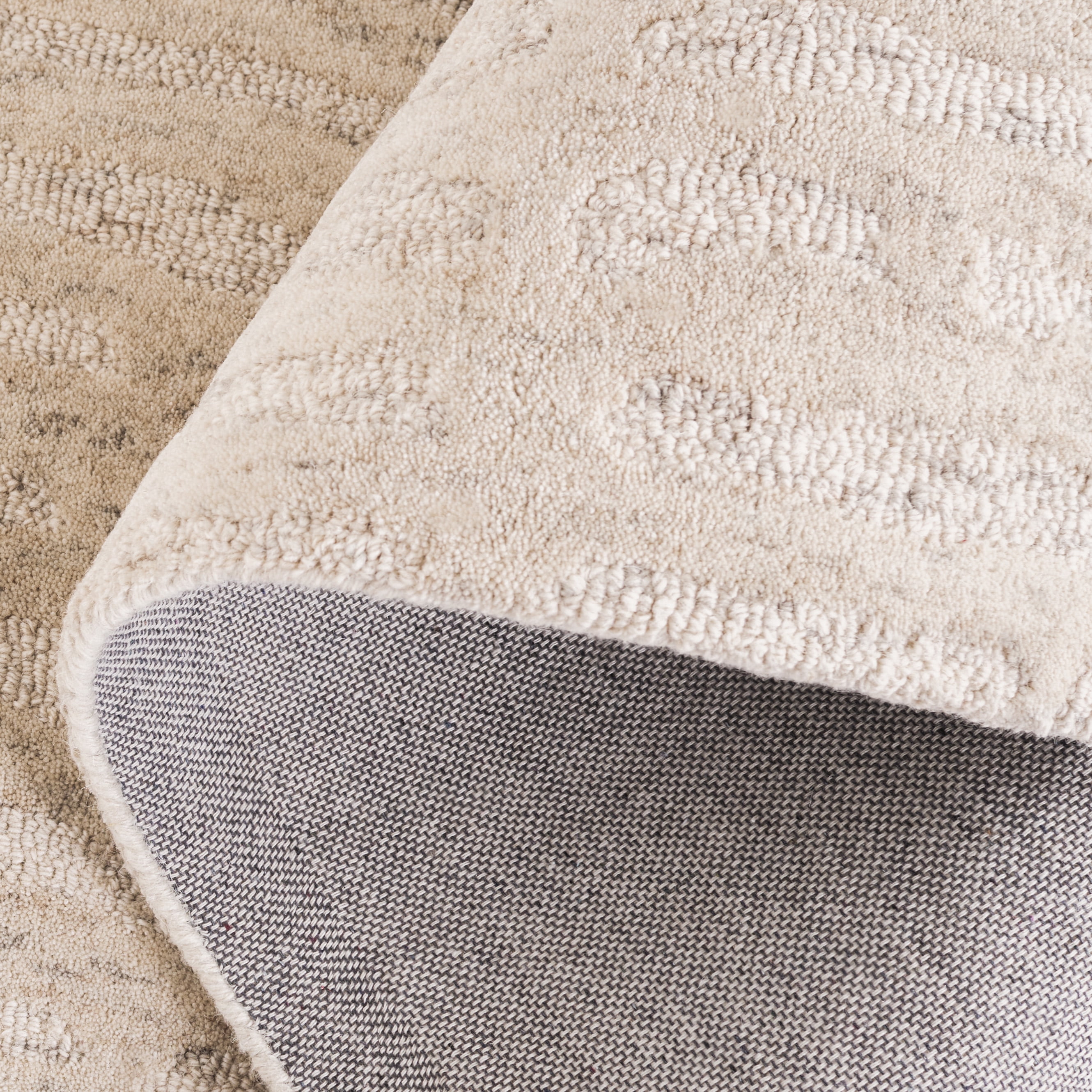 SAFAVIEH Ebony Devereux Distressed Area Rug, Beige, 6' x 6' Round