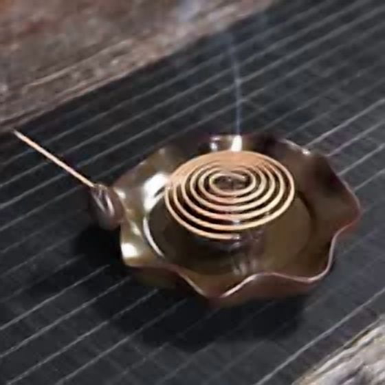 QUEST- Ceramic Backflow Incense Burner Holder Lotus Waterfall & 20Pcs Cones Gift