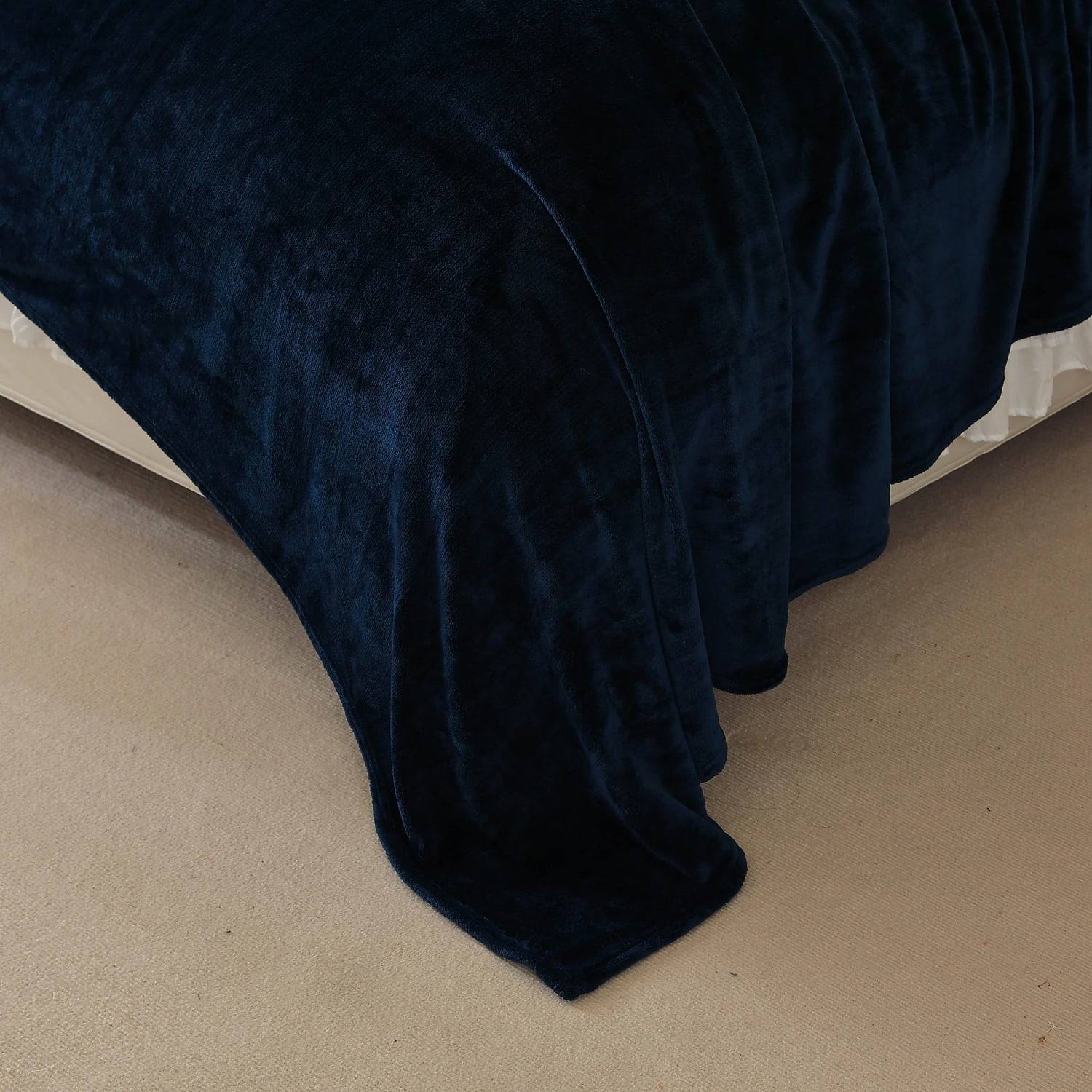 Fleece Bed Blanket King Size 104x90 inches Super Soft Fluffy Fuzzy Plush Blanket Geometric Pattern Cozy Microfiber Flannel Blankets