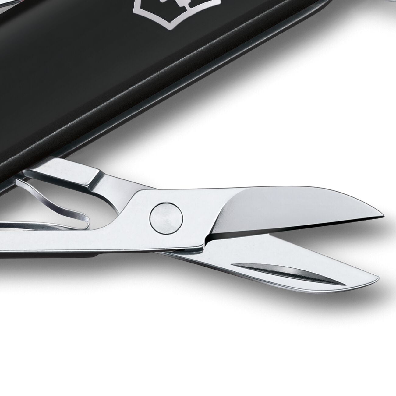 Victorinox Classic SD Swiss Army Knife, 7 Function Compact Pocket Knife, Black