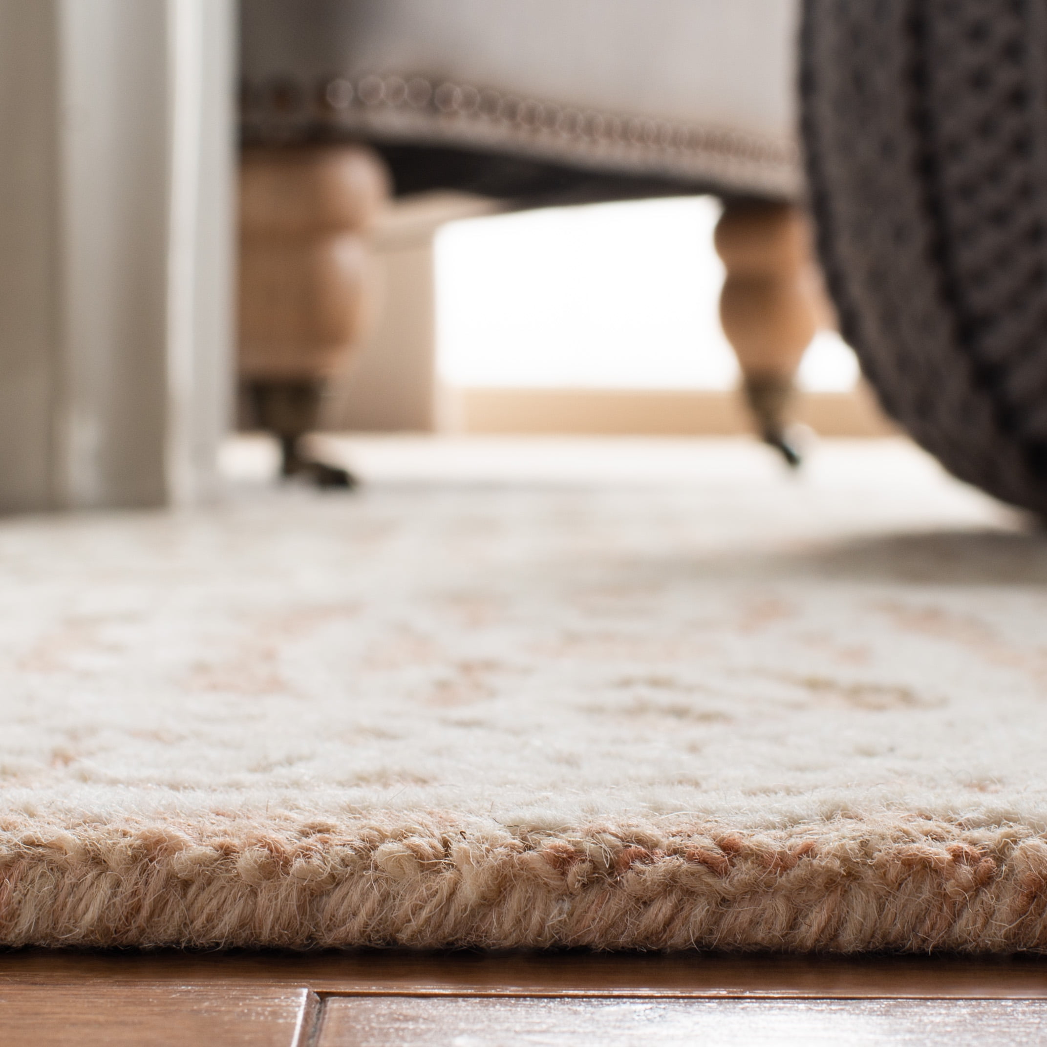 SAFAVIEH Capri Oralee Medallion Area Rug, Rust/Ivory, 4' x 6'