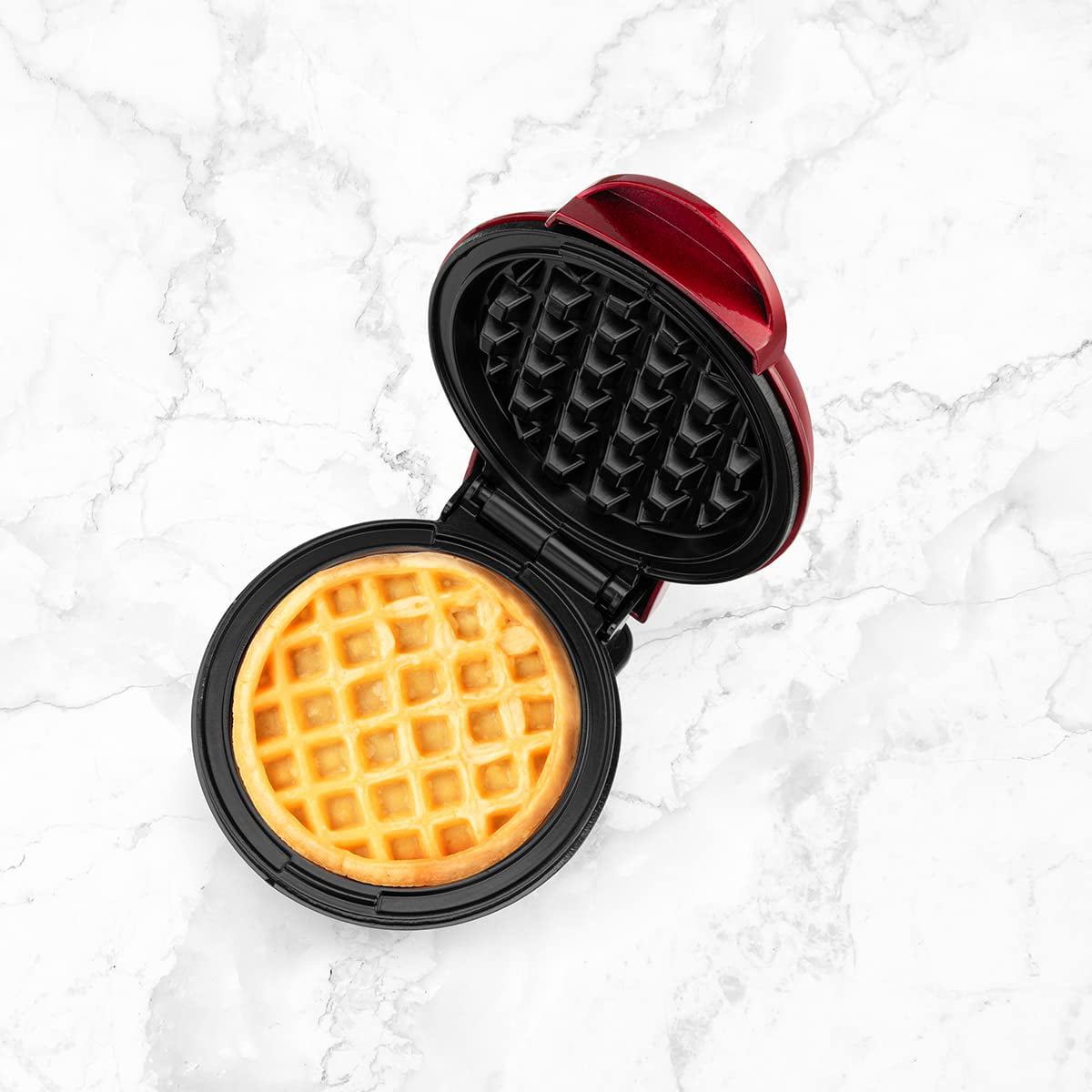 Holstein Housewares 4” Personal Waffle Maker, Black/Copper - Delicious  Waffles in Minutes