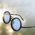 thumbnail image 4 of Hearth & Gear Lunettes de Soleil Rondes Polarisées à Teinte Réglable sous-Lourdes avec Lunettes de Soleil Réglables en Continu ND9 pour Femmes et Hommes 1 à 9 Vitesses Lunettes de Plage avec Lentille Réglable Lunettes Incassables, 4 of 7