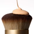 thumbnail image 3 of Brocha de maquillaje Laura Geller Full Coverage Foundation, 3 of 9