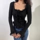 thumbnail image 5 of Blusa Corta con Volantes y Botones de Larga Acampanada para Mujer Negro L, 5 of 7