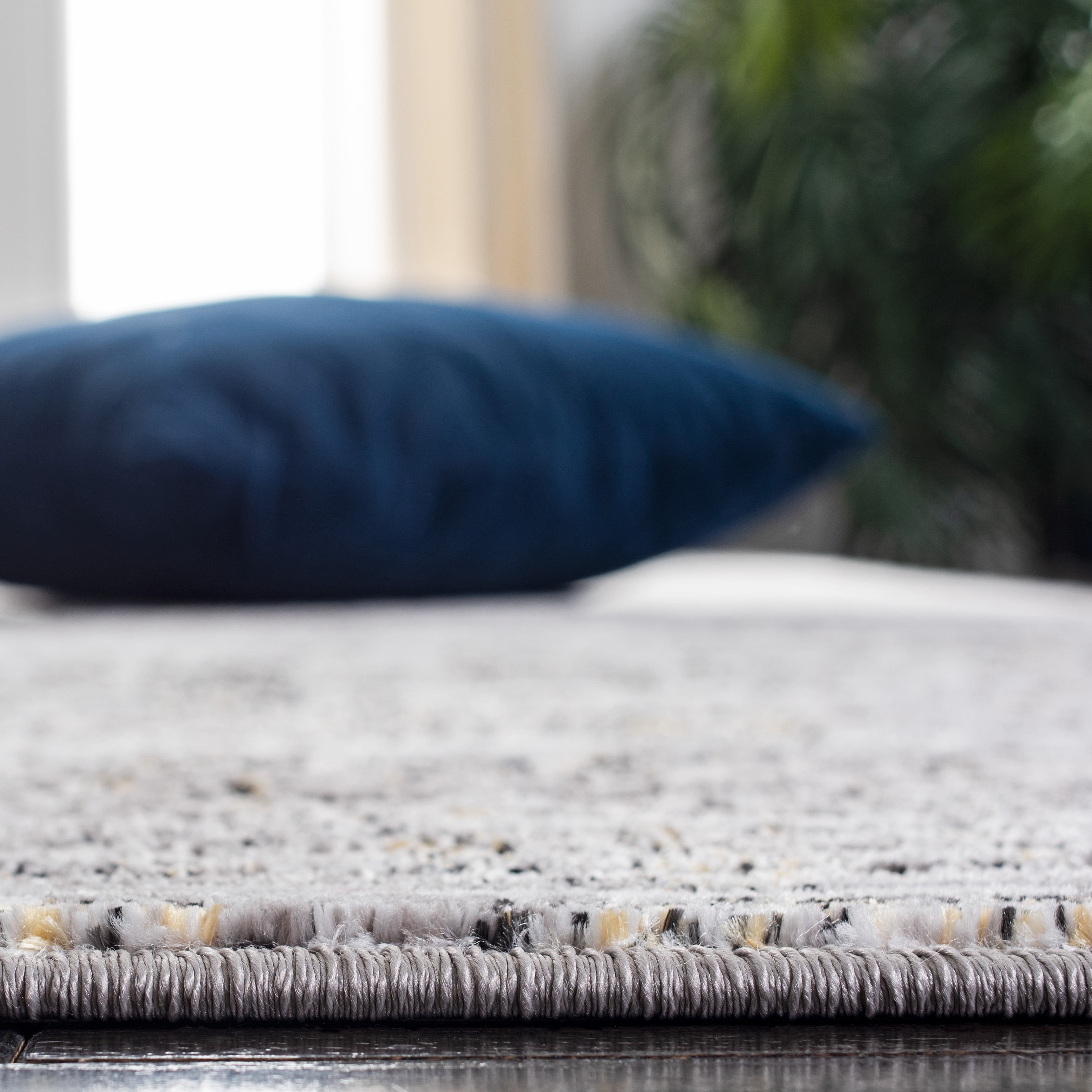SAFAVIEH Amelia Velda Oriental Area Rug, Gray/Ivory, 4'5" x 6'5"