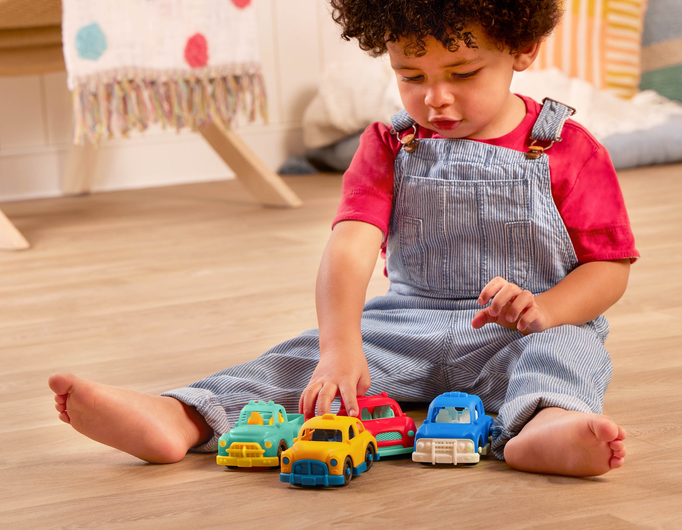 Battat Mini Riders – Ensemble de 4 véhicules : camionnette, voiture de sport, taxi, voiture de police | Jouets pour bébés et tout-petits BATTAT 4 MINIVOIT