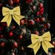thumbnail image 4 of Feliz Navidad Bowknot Adornos Guirnalda Lentejuelas Arte Decoración Presente Festival Fiesta Decoración Suministros Puerta interior Dorado 2 uds Inevent HA009000-01B, 4 of 6