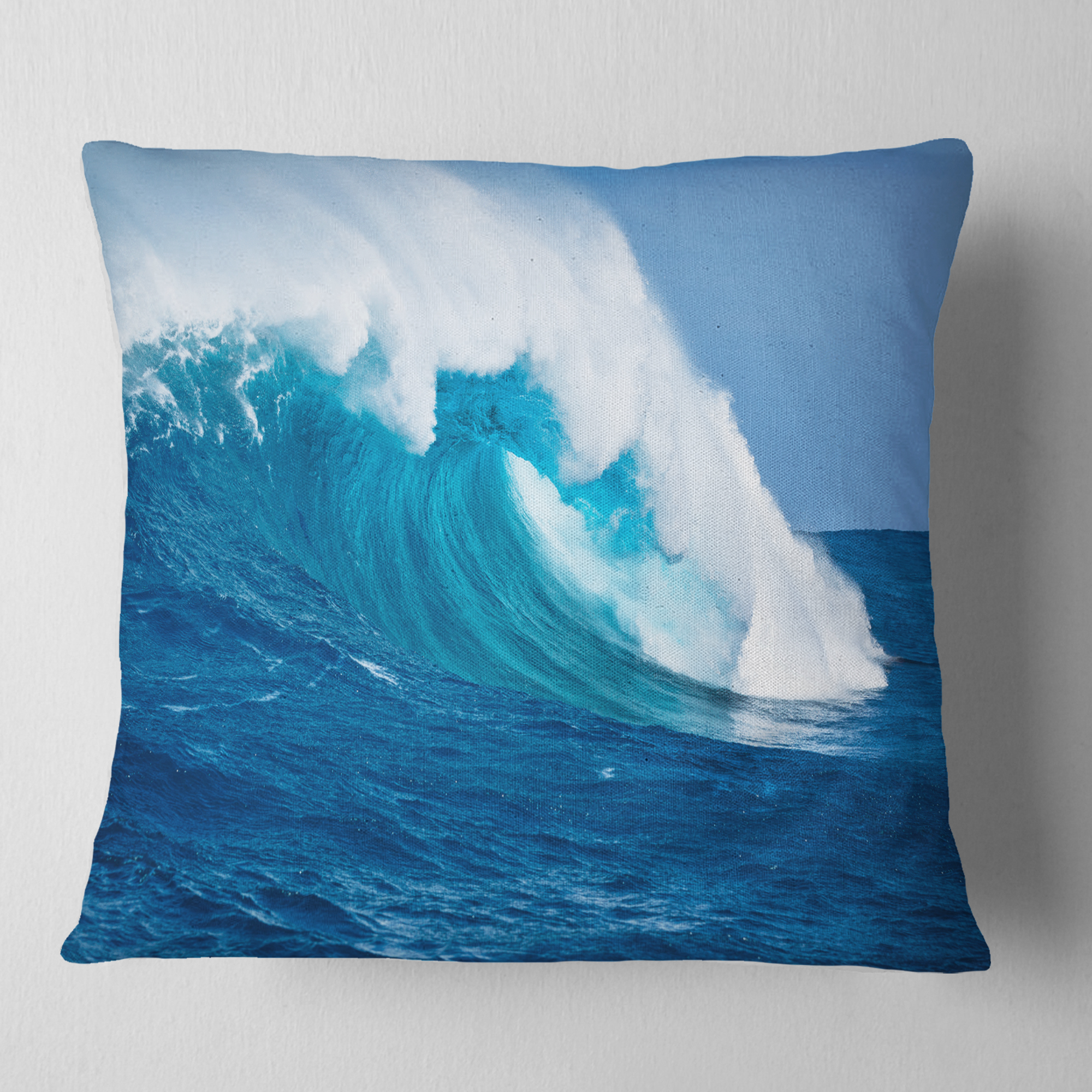 Designart Sea Returns - Photography Seascape Throw Pillow - 18x18