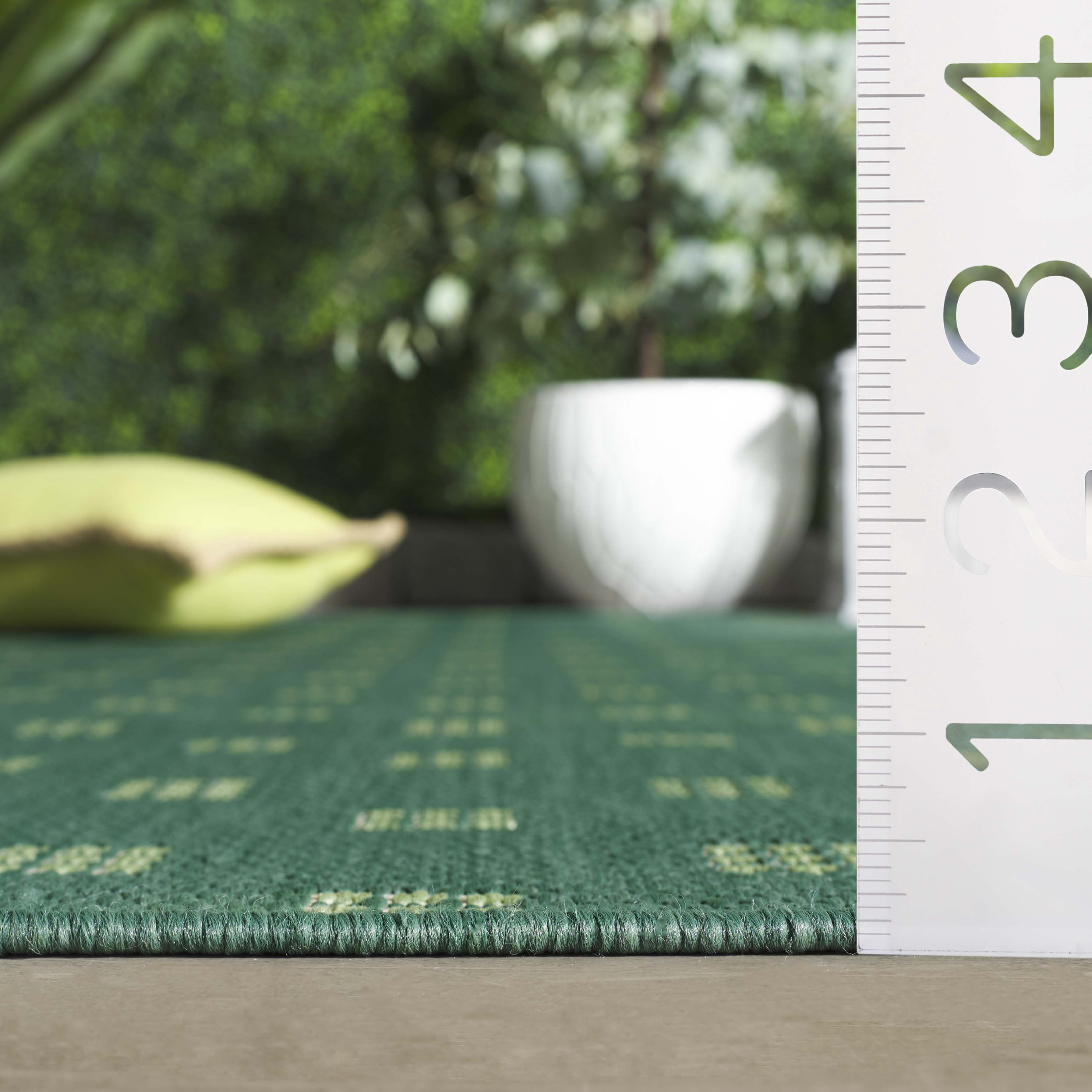Safavieh Terrace Kelleh Geometric Indoor/Outdoor Area Rug, Dark Green/Light Green, 6'7" x 6'7" Round