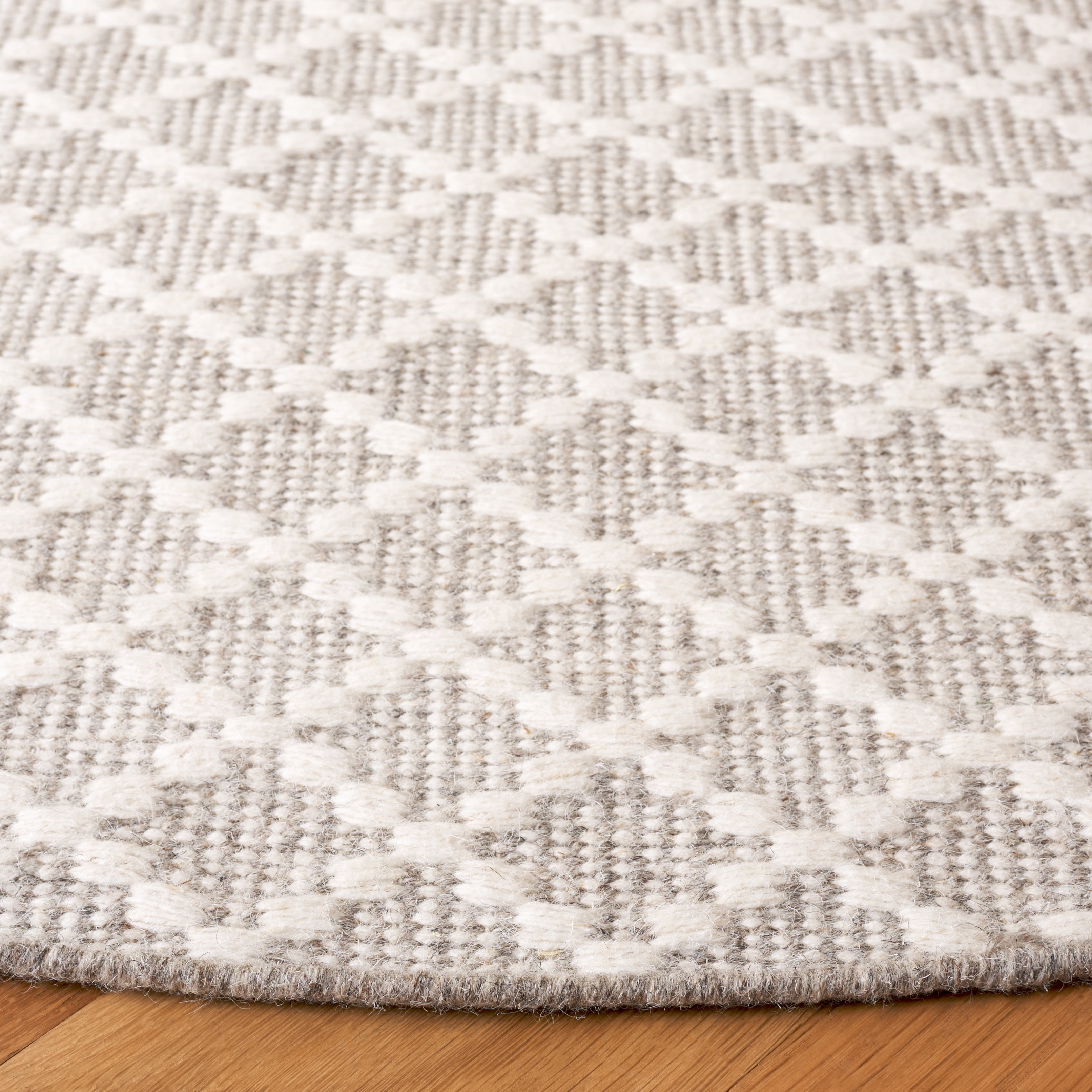 SAFAVIEH Vermont Jilliean Diamond Quatrefoil Area Rug, Gray/Ivory, 6' x 6' Round