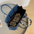thumbnail image 4 of 2025 Nueva bufanda de seda de alta calidad de estilo europeo y americano, patrón de litchi, bolsos de platino, bolso de mujer de moda diagonal de un solo hombro portátil, 4 of 5
