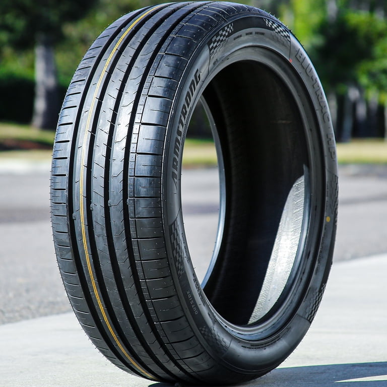 Armstrong Tires, High-Performance All-Season Tire, 245/35R18XL 92Y