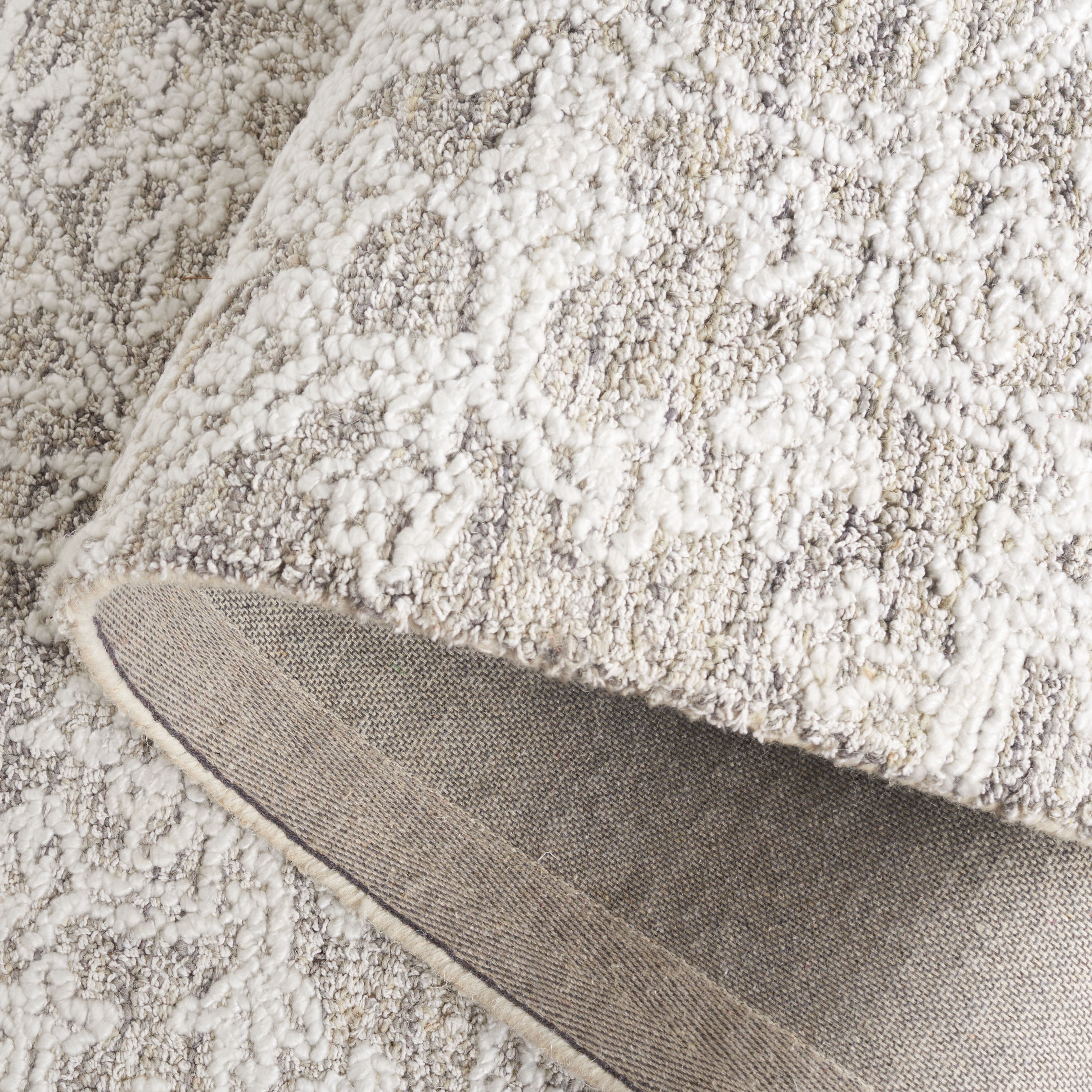 SAFAVIEH Ebony Addison Floral Area Rug, Ivory/Silver, 6' x 9'