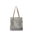thumbnail image 3 of The Gypsy Sac Fourre-Tout en Toile Recyclée et Cuir de Vachette Véritable Bag, 3 of 5