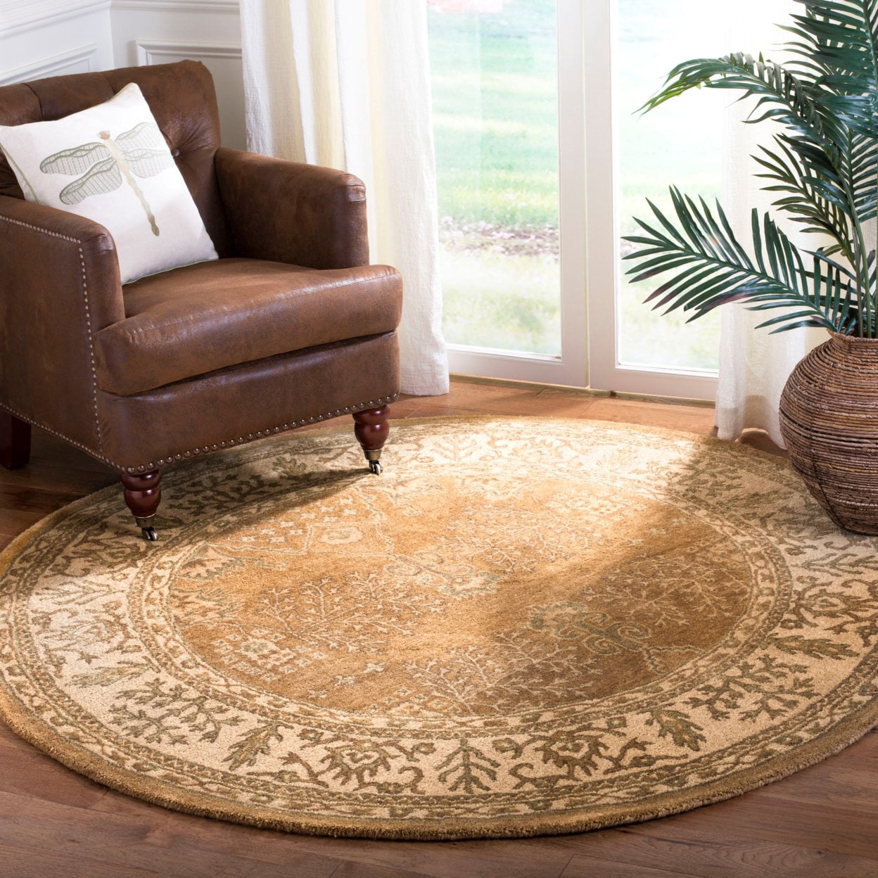 SAFAVIEH Bergama Tarah Oriental Wool Area Rug, Light Brown/Beige, 4' x 4' Round
