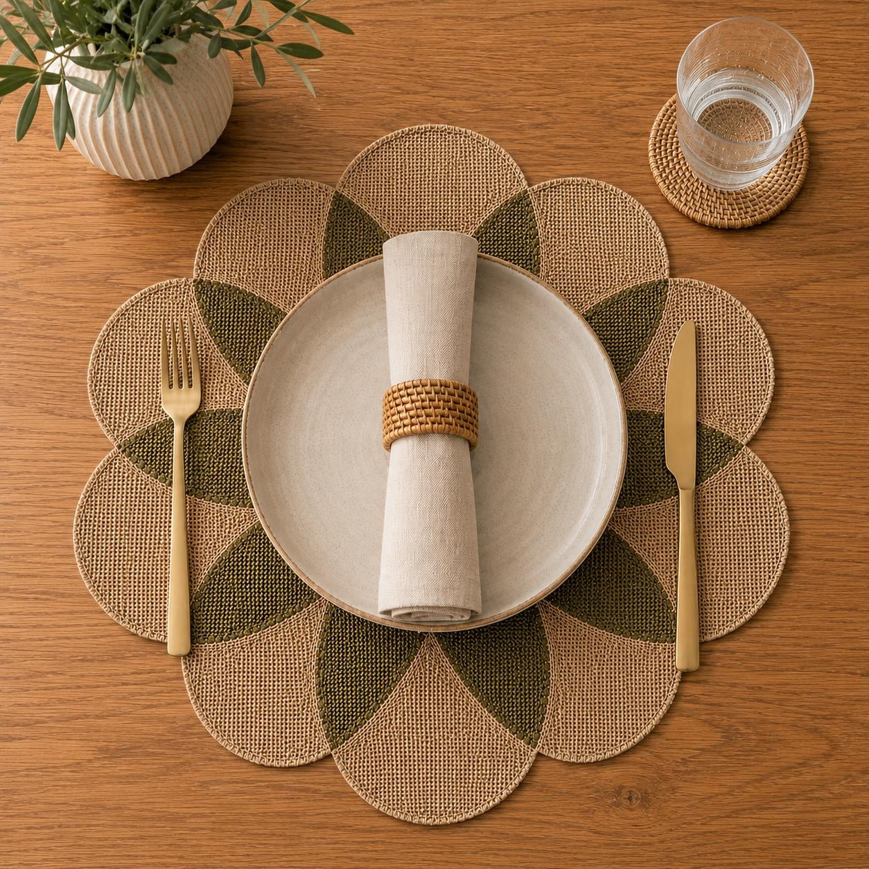 Dainty Home Set of 4 Placemats | Elegant and Durable | 15x15 in Round Woven Non-Slip Washable Place Mats | Tear-Resistant Heat | Resistant Placemats
