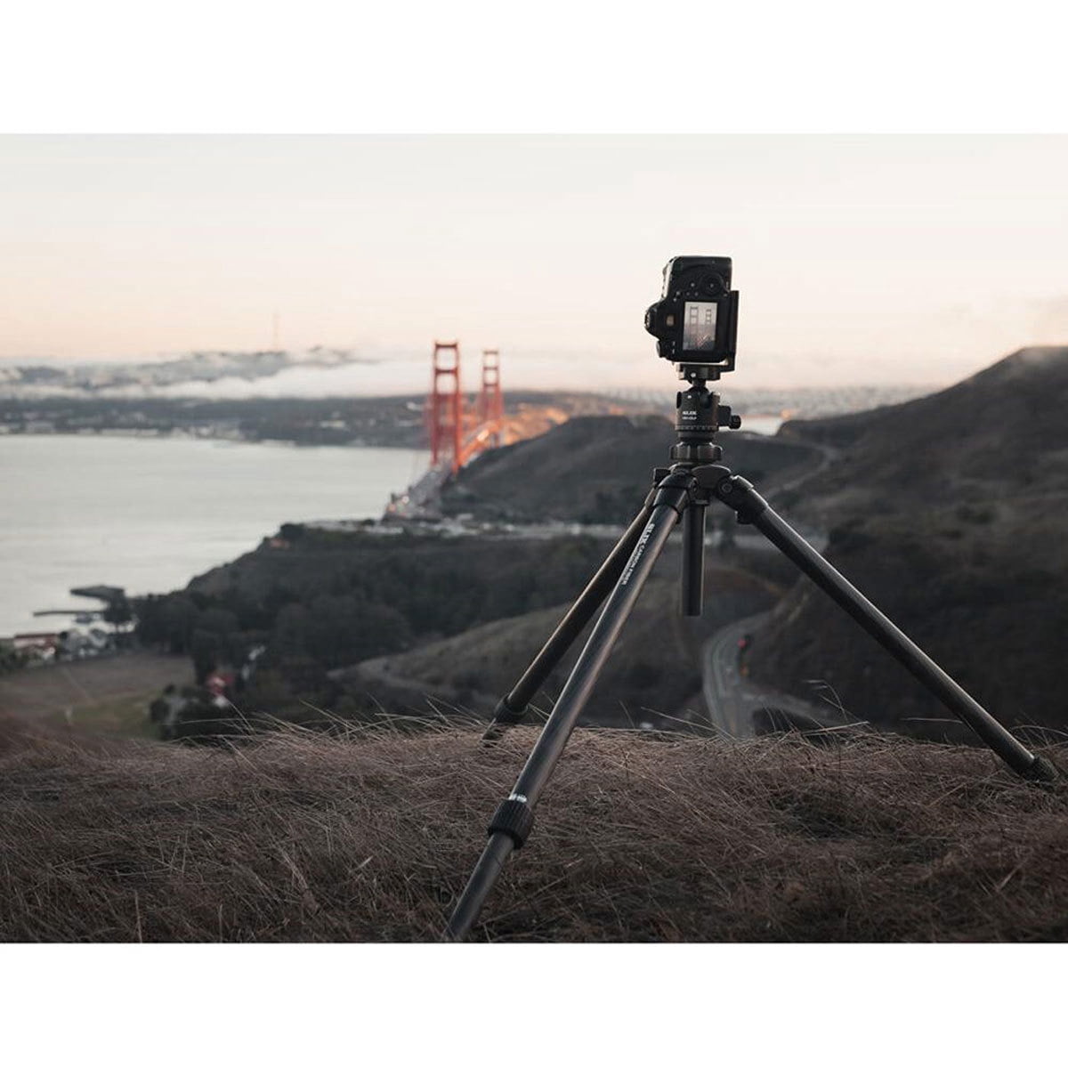 Slik PRO CF-933 3-Section Carbon Fiber Tripod