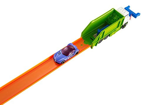 Hot Wheels Track Set Zombie Attack Playset New DJF03 Jump /& Score
