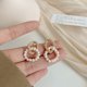 thumbnail image 1 of Pendientes de flores de perlas francesas con diseño de nicho bajo la luna, bonitos pendientes retro con aguja plateada para mujer, construcción duradera, 1 of 5