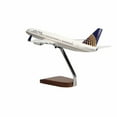 thumbnail image 3 of Boeing 737-900 United Airlines (Continental Merger Livery) Large Mahogany Model, 3 of 4