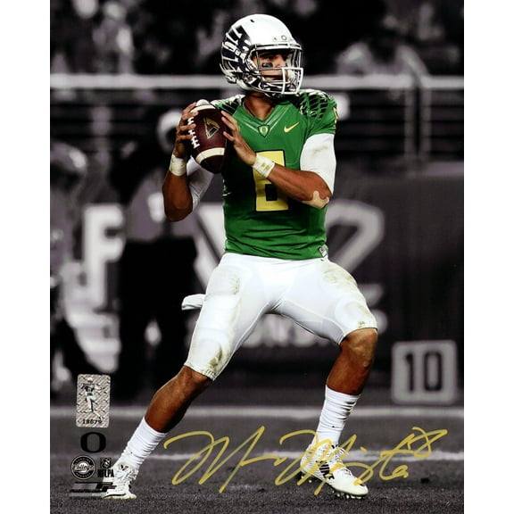 Marcus Mariota Autographed 8x10 Photo Oregon Ducks Spotlight MM Holo 89176