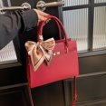 thumbnail image 3 of Bolso de mano rojo de alta gama para novia, de viaje y boda, de gran capacidad, tipo bandolera., 3 of 4