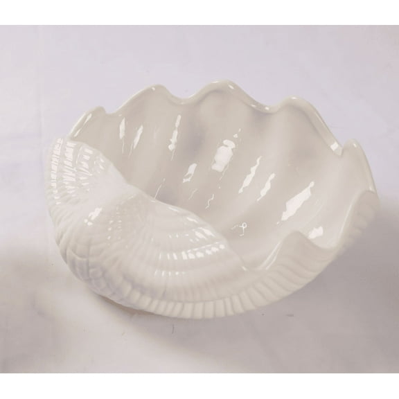 large shell  bowl. 5 cup functional  ceramic. perfect for  fruit, side dishes or display. recomment hand wash. 12L