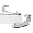 thumbnail image 4 of Sandalia DREAM PAIRS INGRID Plata con Correa al Tobillo y Cuña de 4.5 cm, 4 of 7