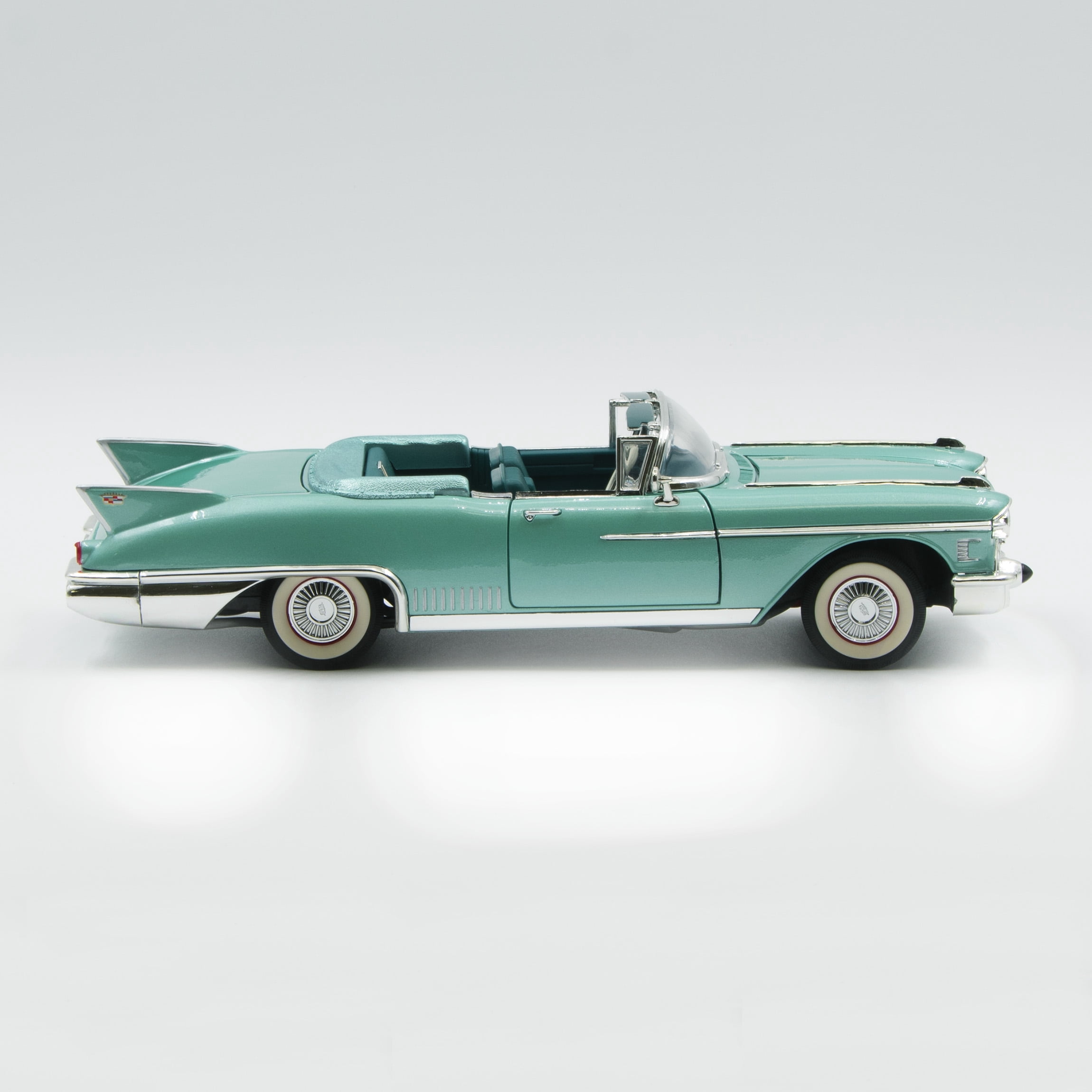 Yat Ming Road Signature 1:18 Diecast Model, 1958 Cadillac Eldorado
